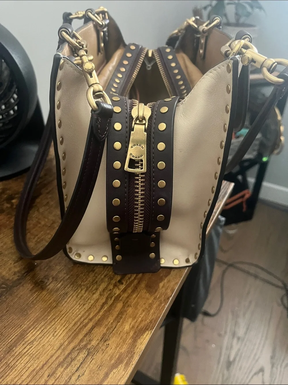Ivory Coach Rogue 25 in Colorblock with Rivots